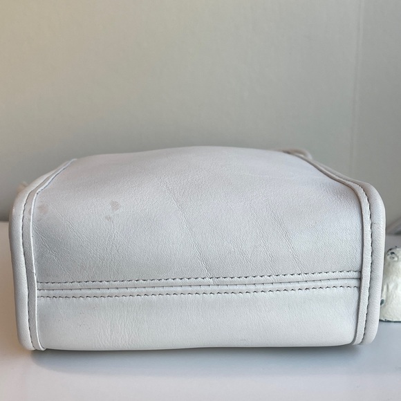 COACH Vintage Scooter Bag # E5B-9893 - Picture 12 of 16